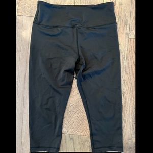 ZYIA ~ CROP LEGGINGS